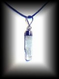 PENDENTIF CRISTAL AIGUE MARINE ( 6 gr/2.8 cm)