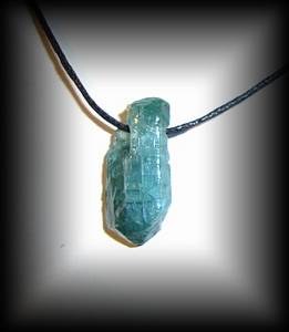 PENDENTIF APATITE BLEUE CRISTAL 3(5 gr/2.5.cm)