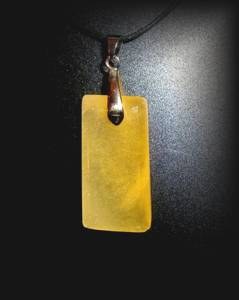 PENDENTIF CALCITE JAUNE TAILLEE(18 gr/3.8 cm)