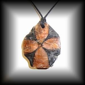 PENDENTIF CHIASTOLITE ( 25 gr/4 cm)