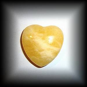 CALCITE JAUNE COEUR ( 31 gr/3.7 cm)