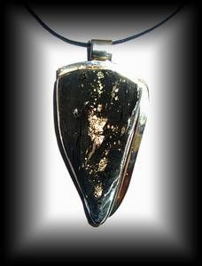 PENDENTIF GRAPHITE ET PYRITE2 NOUVEAU !( 20 gr/4.9 cm)