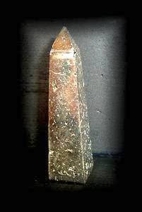 PYRITE PYRAMIDE( 80 gr/7.5 cm)