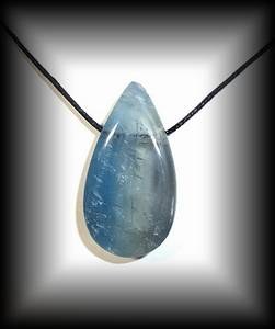 PENDENTIF FLUORITE BLEUE "exceptionnelle"!!( 30 gr/4.5 cm)