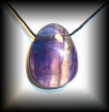 PENDENTIF FLUORITE VIOLETTE(25 gr/3.6 cm)