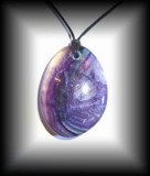 PENDENTIF FLUORITE RUBANEE (TOP QUALITE!)(28 gr/4 cm)