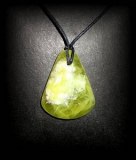 PENDENTIF JADE PREHNIT EXCEPTIONNEL4!(20 gr/3.6 cm)