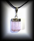 PENDENTIF KUNZITE CRISTAL( 10 gr/1.8 cm)