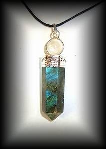 PENDENTIF LABRADORITE POINTE(15 gr/4.6 cm)