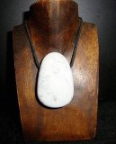 PENDENTIF MAGNESITE ( 25 gr/3.7 cm)