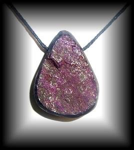 PENDENTIF PURPURITE GOUTTE(30 gr/3.9 cm)