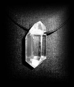 PENDENTIF QUARTZ BI-TERMINE4(12 gr/3.4 cm)