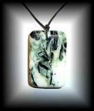 PENDENTIF EPIDOTE CALCITE MAGNESIUM(38 gr/4.8 cm)