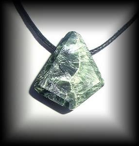 PENDENTIF SERAPHINITE2(15 gr/3 cm)