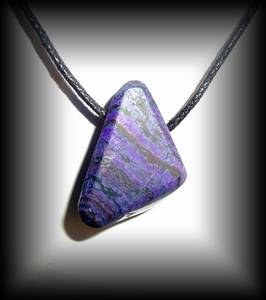 PENDENTIF SUGILITE 8(très rare!)(15 gr/3 cm)