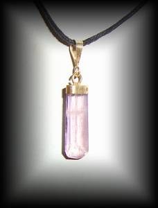 PENDENTIF KUNZITE CRISTAL( 9 gr/2.9 cm)