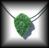 PENDENTIF UVAROVITE (10 gr/ 2.6 cm)